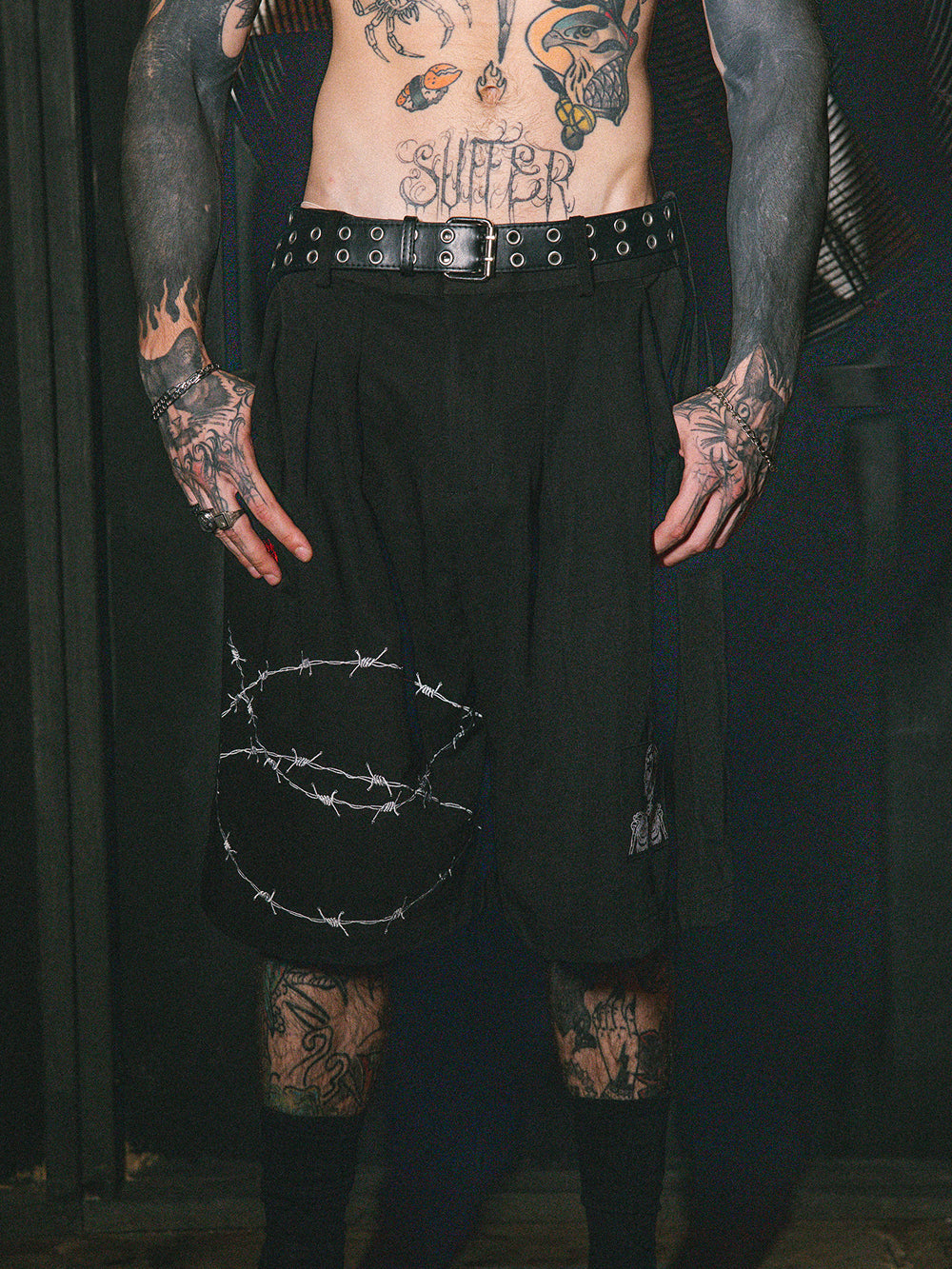Barbed Patch Pleated Shorts - Black