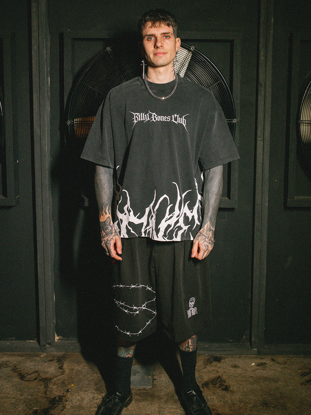 Barbed Patch Pleated Shorts - Black
