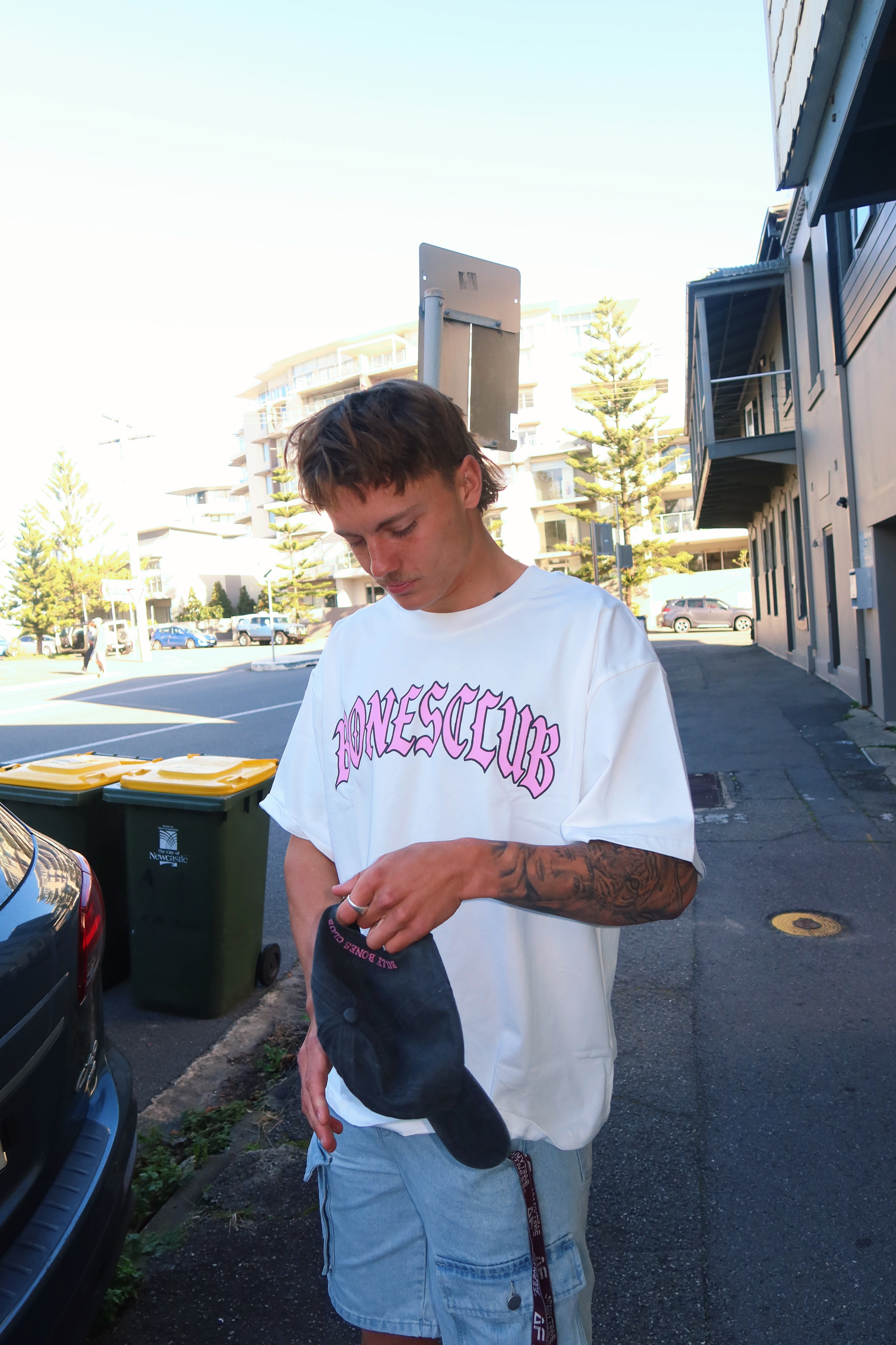 Bones Club Gothic Tee - Vintage White/Pink